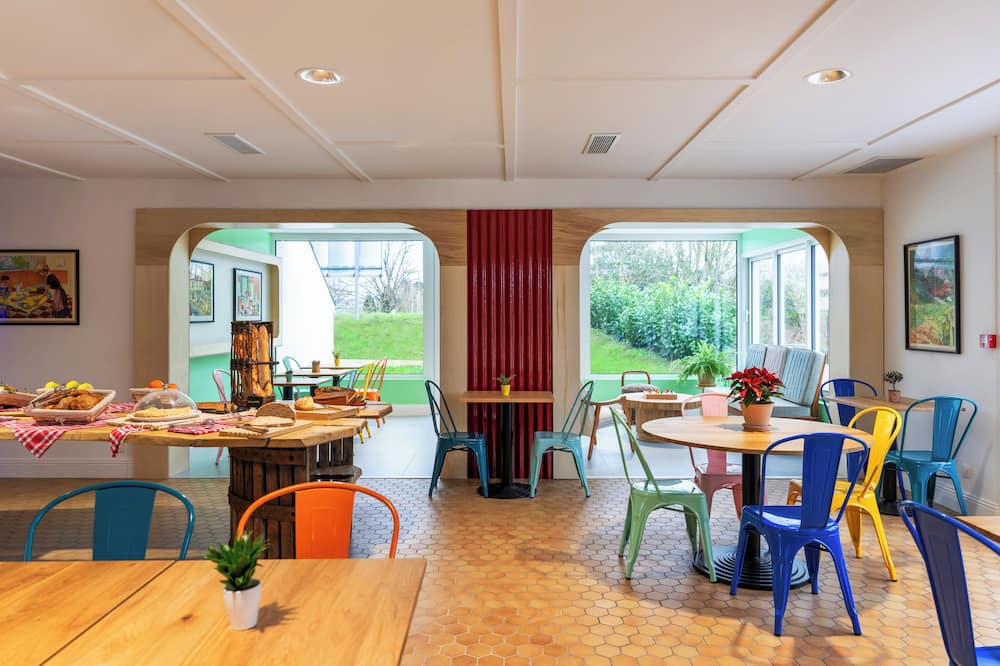 greet Hotel Chatellerault