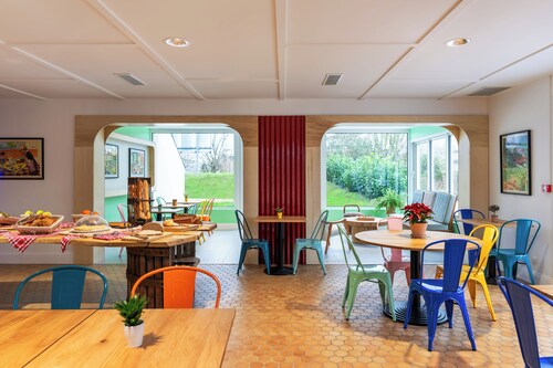 greet Hotel Chatellerault