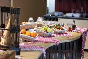 Daily buffet breakfast for a fee