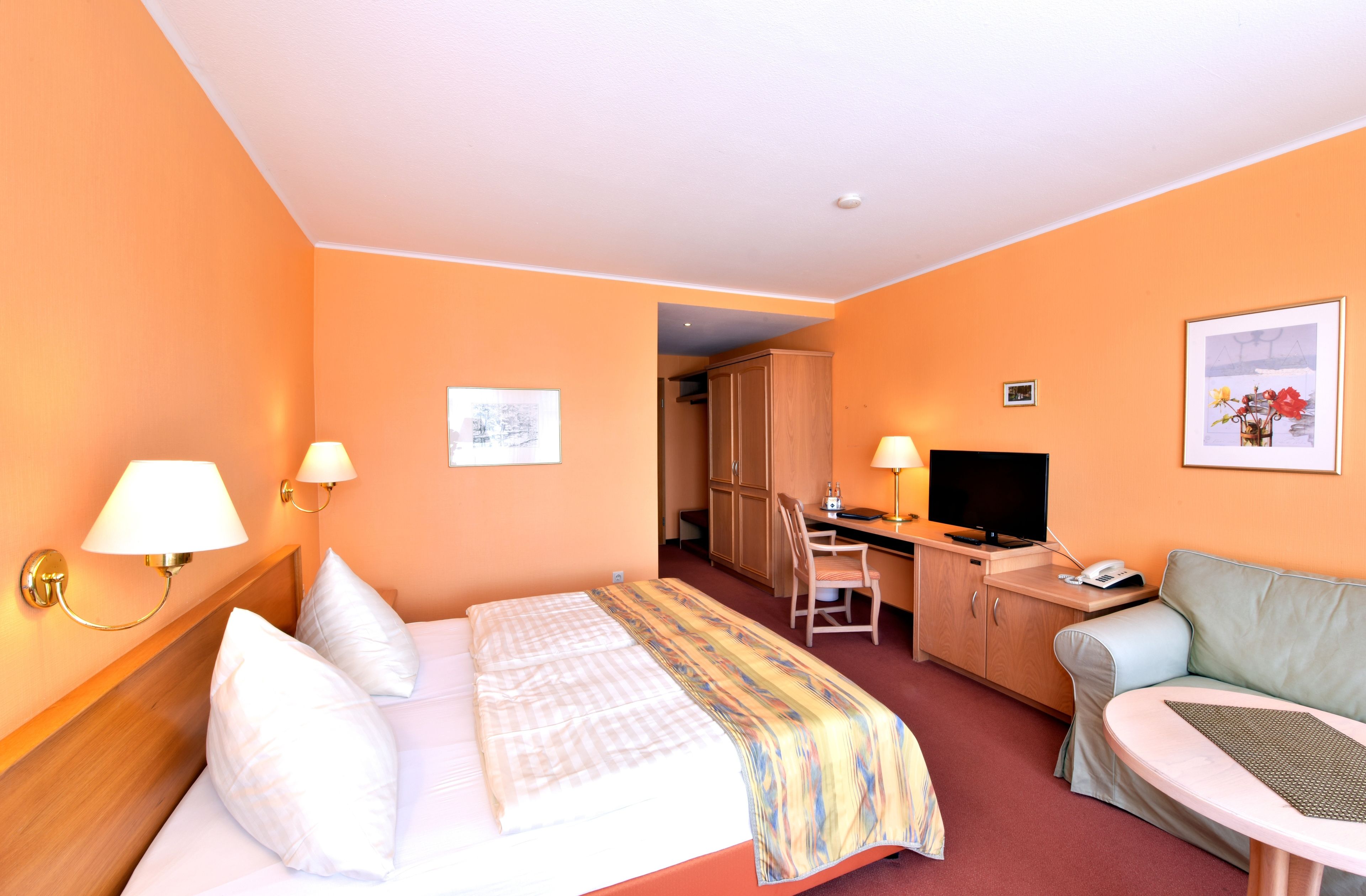 Basic Double Room | Hypo-allergenic bedding, in-room safe, desk, rollaway beds