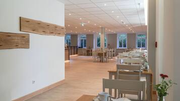 TĂ€gliches FrĂŒhstĂŒcksbuffet (14.50 EUR pro Person)