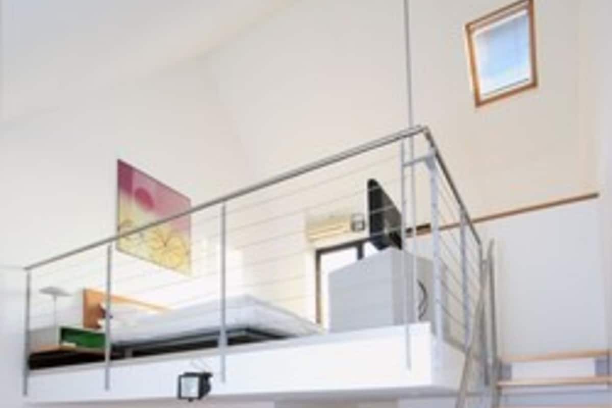 Junior suite, terras | 1 slaapkamer, een minibar, een kluis op de kamer, een bureau
