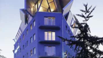 Voorkant accommodatie - avond/nacht