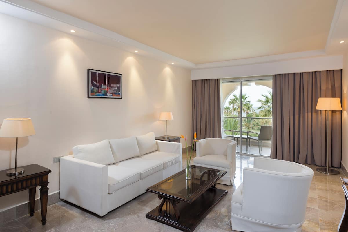 junior suite, sea view | minibar, in-room safe, desk, blackout curtains