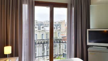 Double Room | Premium bedding, down duvets, pillow-top beds, minibar