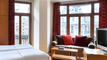 Executive Room | Premium bedding, down duvets, pillow-top beds, minibar