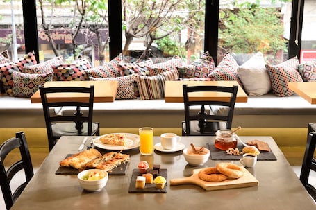 Breakfast, lunch, dinner served; Greek cuisine