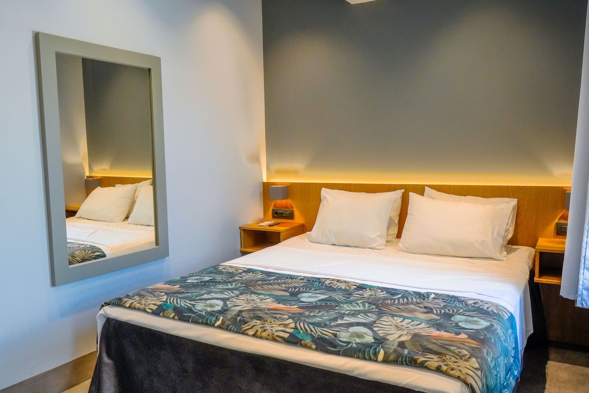 Hochwertige Bettwaren, Daunenbettdecken, Pillowtop-Betten, Minibar