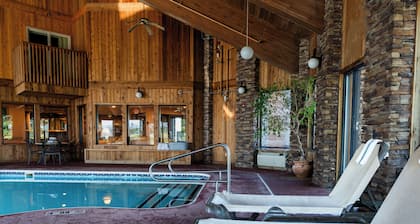 Pinedale Hotel & Suites