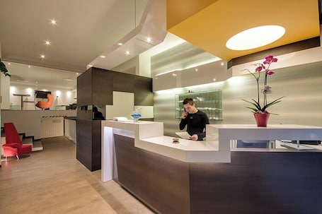 Rezeption. Genius Hotel Downtown