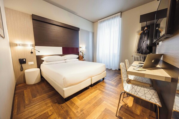 Standard Double or Twin Room | Minibar, in-room safe, desk, iron/ironing board