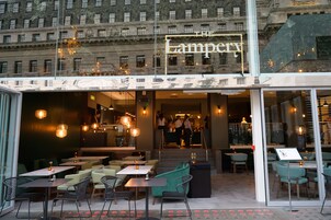 Aperto a colazione, pranzo e cena