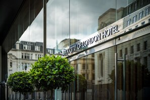 Front of property - Apex City of London Hotel (London)