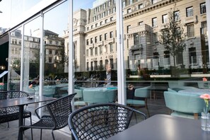 Petit déjeuner, déjeuner et dîner servis sur place