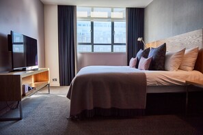 Hypo-allergenic bedding, in-room safe, desk, blackout curtains - Apex City of London Hotel (London)