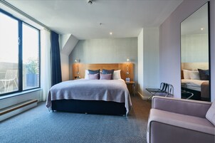 Deluxe-Zimmer, 1 King-Bett (with Balcony) | Allergikerbettwaren, Zimmersafe, Schreibtisch, Verdunkelungsvorhänge