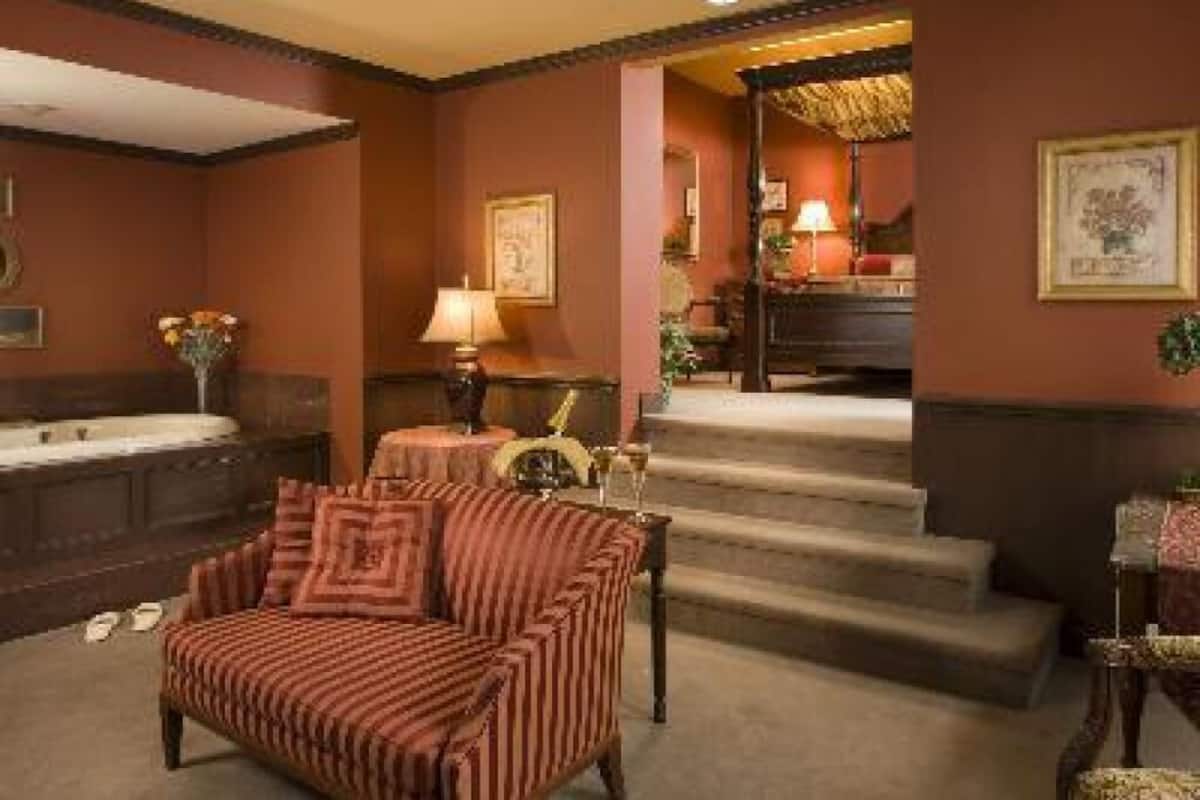 Standard Double Room, Ensuite (01 Chesterfield Suite)