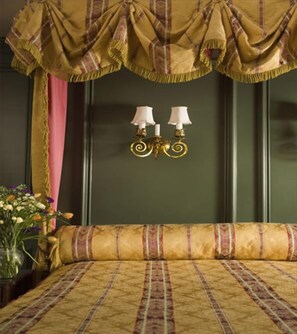 Standard Double Room, Ensuite (06 Hydrangea Suite)