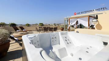 Behandelingskamers voor koppels, een sauna, een bubbelbad, een stoombad