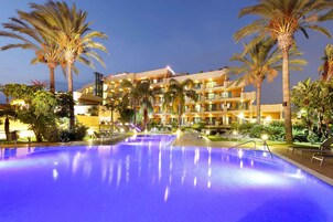 Outdoor pool, pool umbrellas