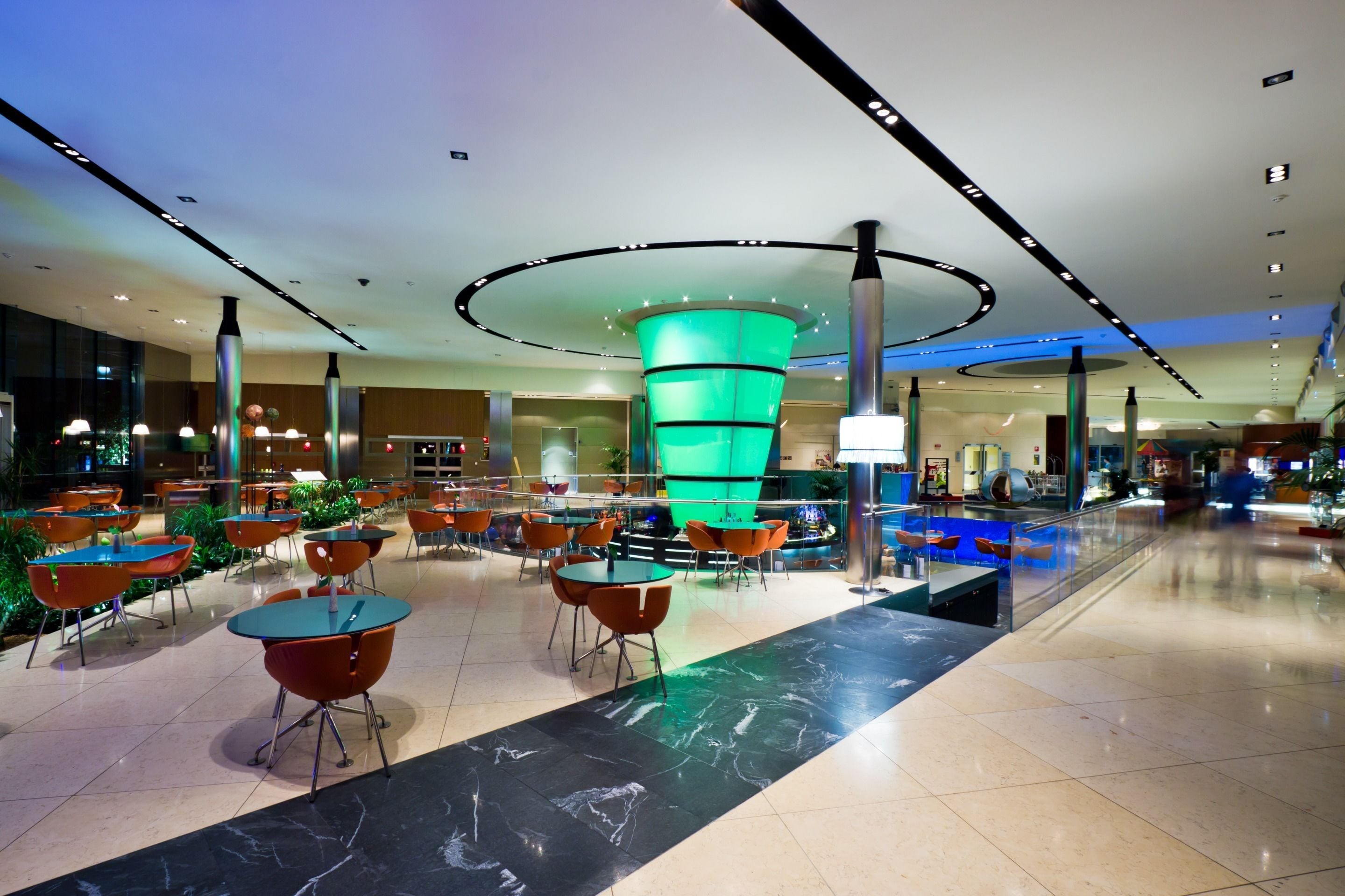 2 restaurants, lunch, dinner served; local cuisine