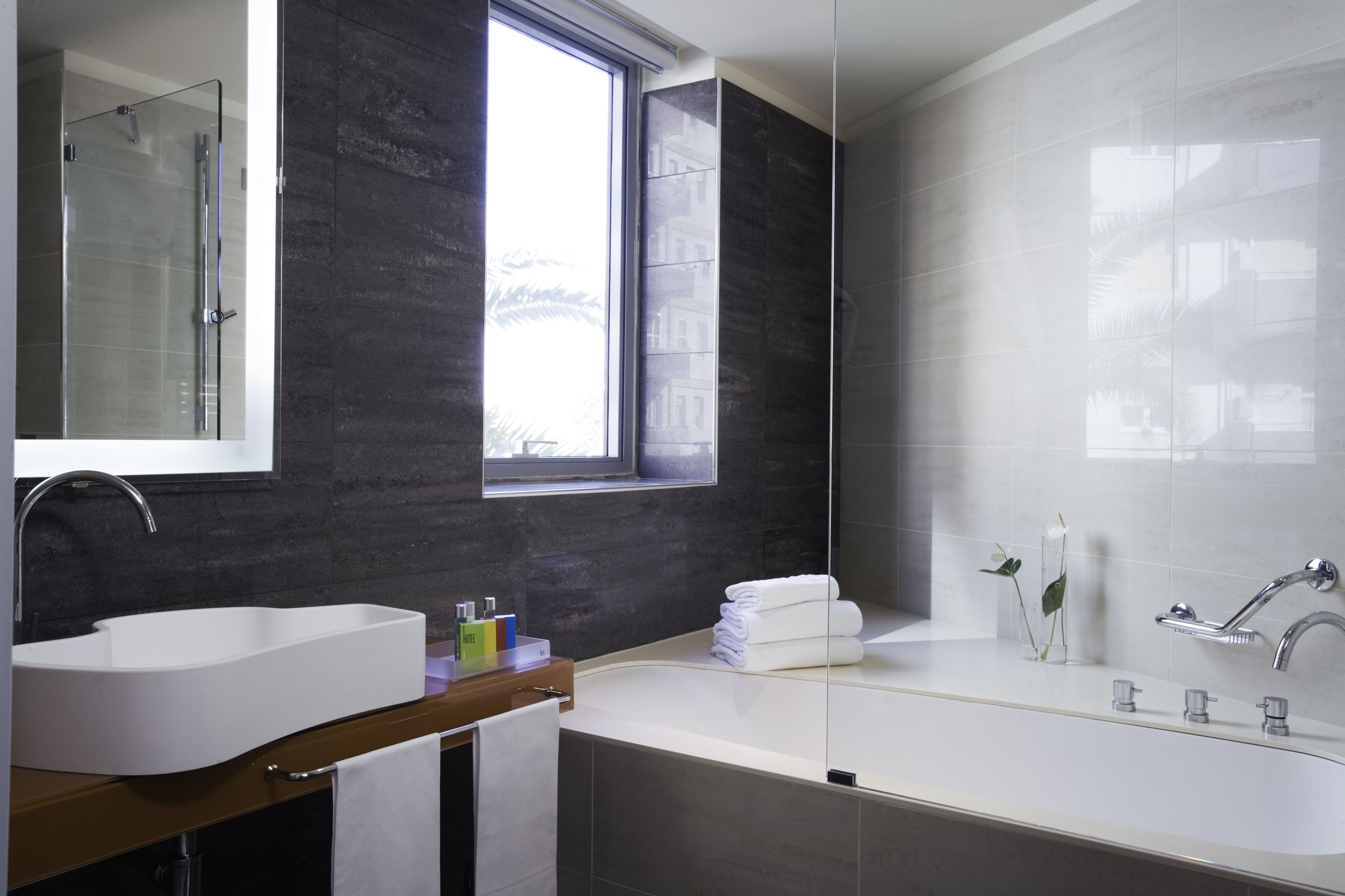 classic double room single use | bathroom | combined shower/bathtub, hair dryer, slippers, bidet