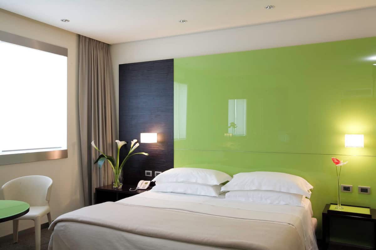 Ropa de cama hipoalergénica y minibar 