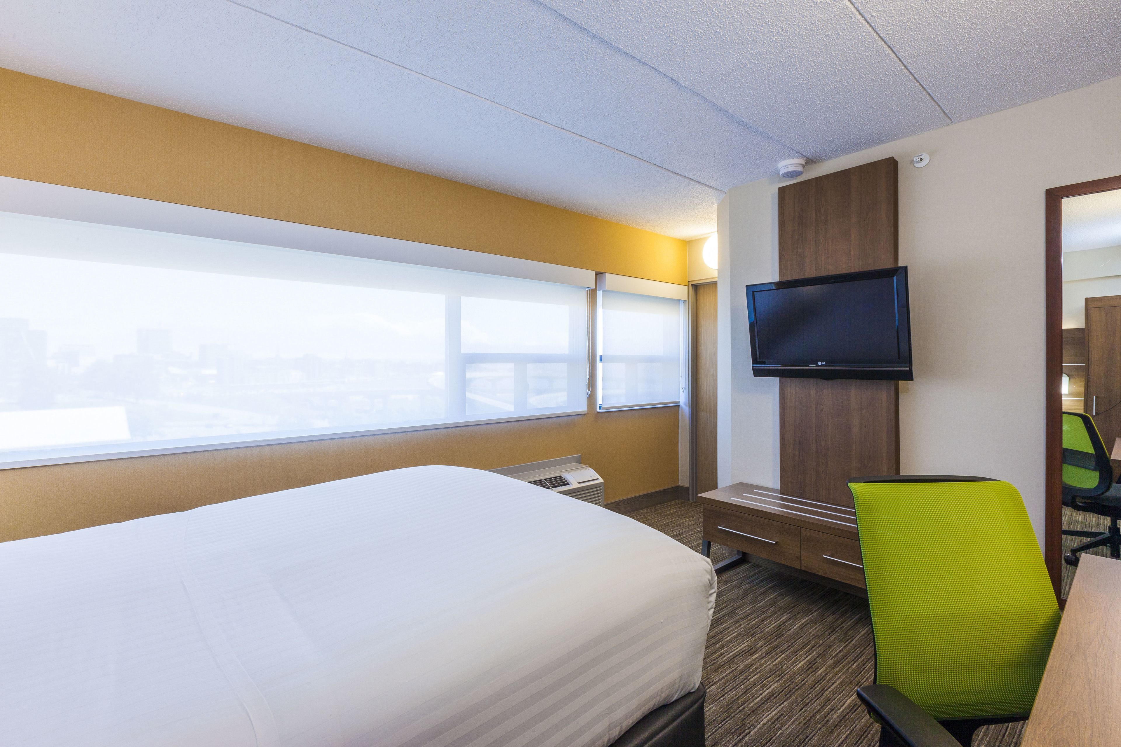 standard room, 1 queen bed | 1 bedroom, premium bedding, down duvets, desk