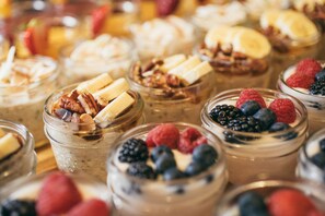 Desayuno continental (CAD 20 por persona)