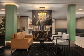 Lobby - Hotel Vallea Bromont, Tapestry Collection by Hilton (Bromont)