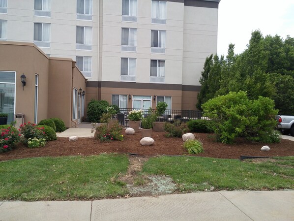Garden - Hilton Garden Inn Springfield, IL. (Springfield)