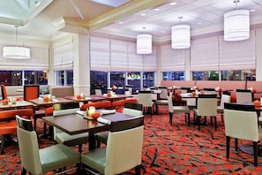 Breakfast and dinner served  - Hilton Garden Inn Springfield, IL. (Springfield)