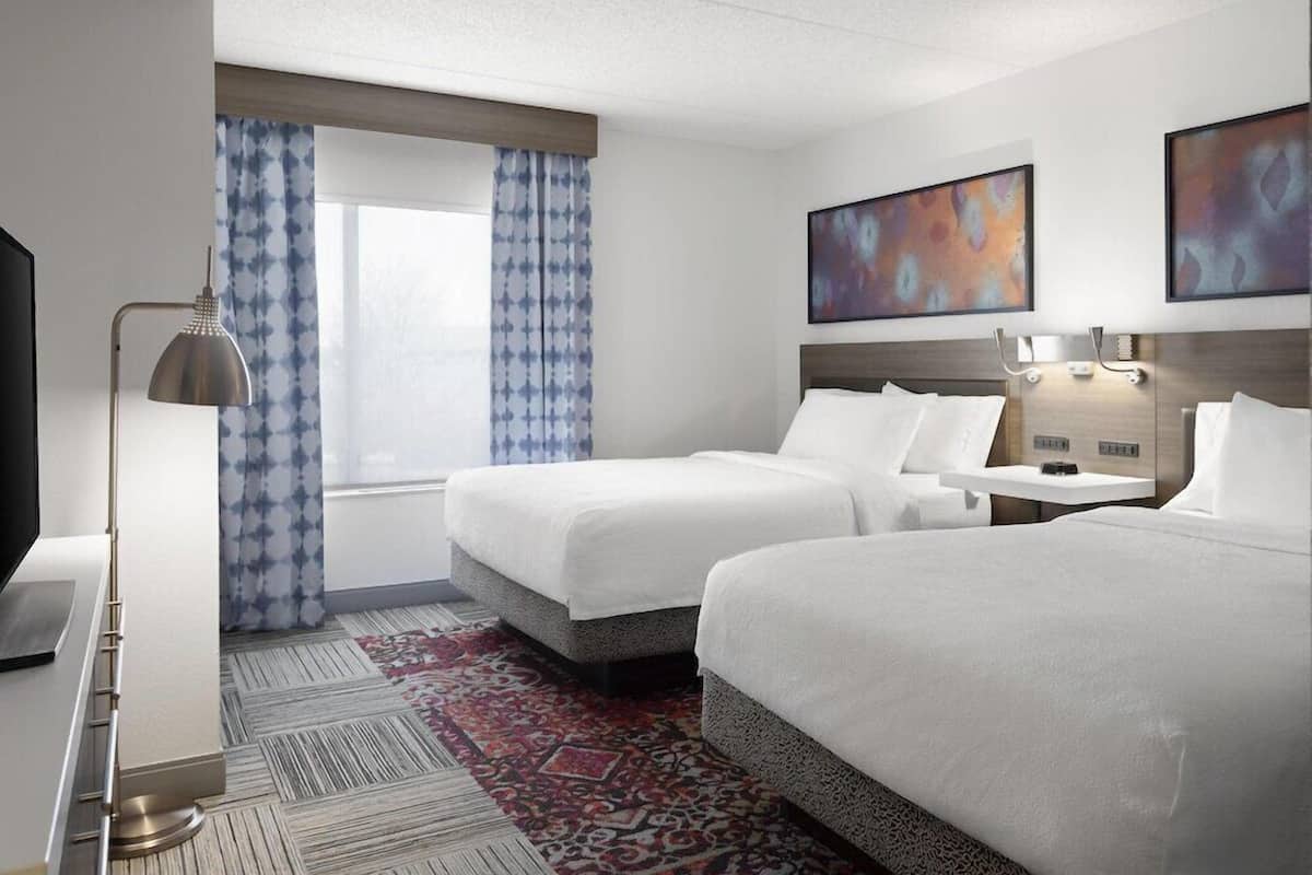 Premium bedding, in-room safe, desk, iron/ironing board