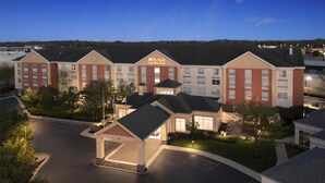 A multi-story hotel with a prominent entrance and a parking lot. - Hilton Garden Inn Indianapolis Northeast/Fishers (Fishers)