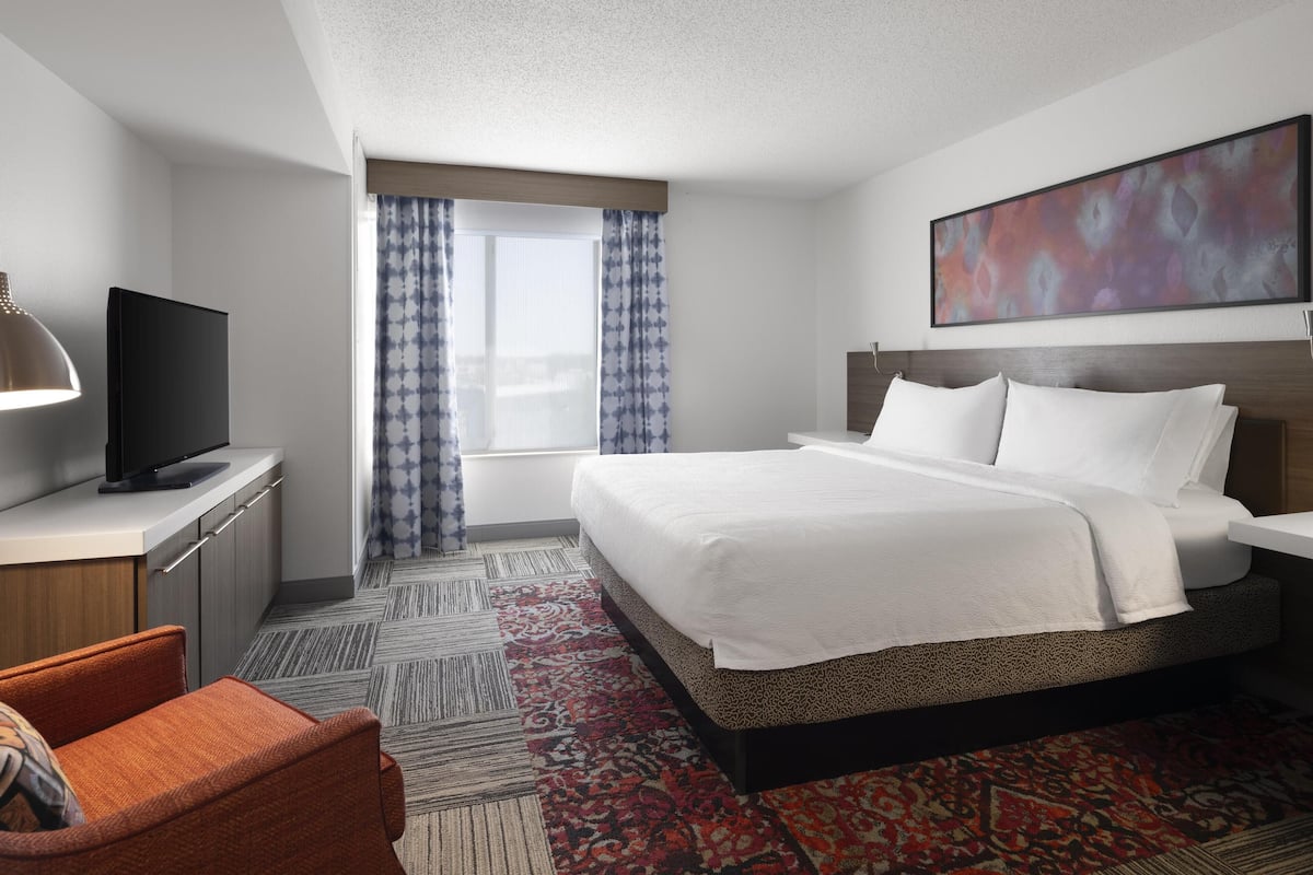 1 bedroom, premium bedding, in-room safe, desk