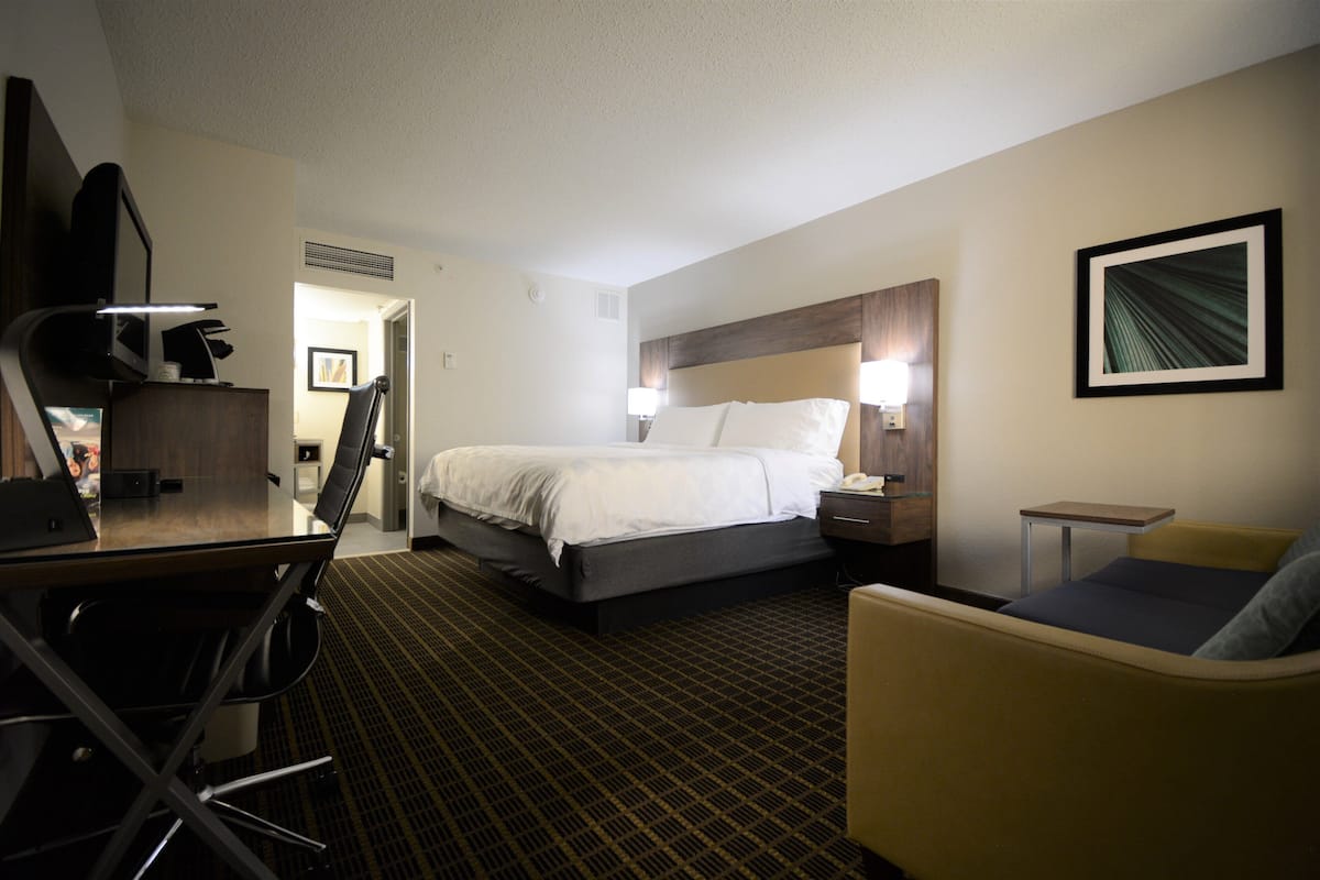 Premium Room, 1 King Bed with Sofa bed | 1 bedroom, desk, soundproofing, iron/ironing board