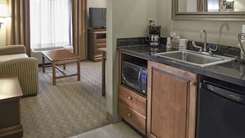 Fridge, coffee/tea maker