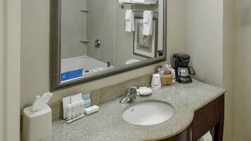 1 King Bed, Non Smoking | Bathroom | Combined shower/bathtub, free toiletries, hair dryer, towels