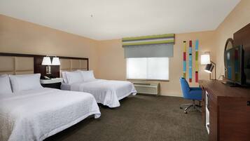 クイーンベッド 2 台 バリアフリー 禁煙 | セーフティボックス (室内)、アイロン / アイロン台、ベビーベッド (無料)、可動式ベッド (無料)