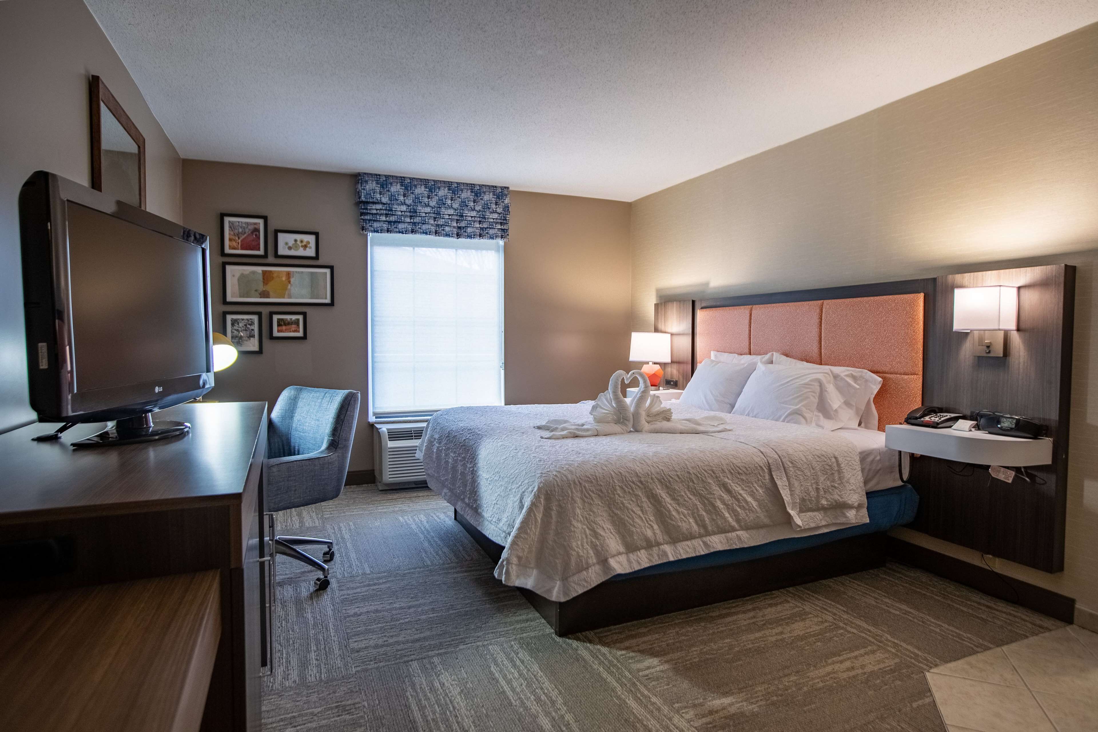 Uma cama King, Não-fumante | Roupas de cama antialérgicas, camas com colchões pillow-top