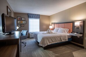 One King Bed, Non-Smoking | Hypo-allergenic bedding, pillowtop beds, desk, laptop workspace