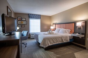 One King Bed, Non-Smoking | Hypo-allergenic bedding, pillowtop beds, desk, laptop workspace