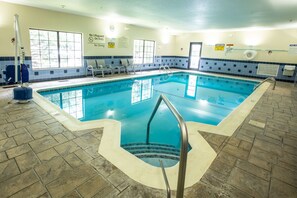 Indoor pool, open 7 AM to 9 PM, pool loungers - Hampton Inn Hadley-Amherst Area (Hadley)