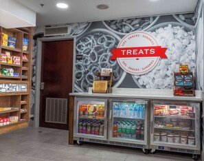 Snack bar - Hampton Inn East Windsor (Hightstown)