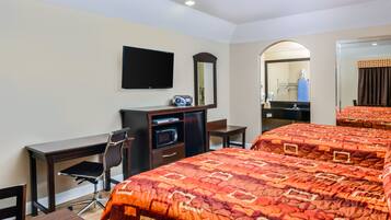 Escritorio, insonorización, wifi gratis y ropa de cama