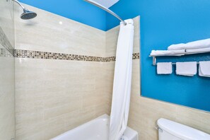Hair dryer, towels - Scottish Inn & Suites Highway 6 South (Houston)