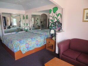 Desk, rollaway beds, free WiFi