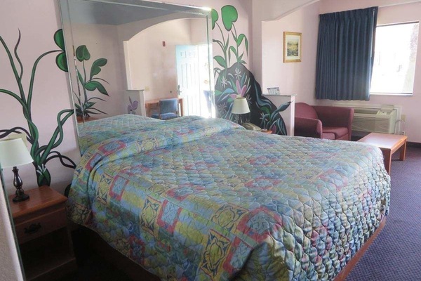 Desk, rollaway beds, WiFi (free)
