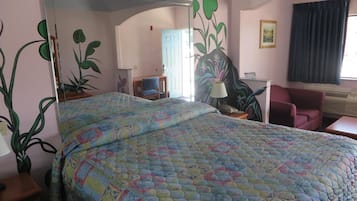 Desk, rollaway beds, free WiFi