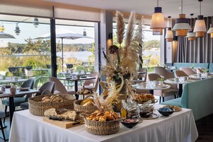 Café da manhã continental todos os dias mediante uma taxa
